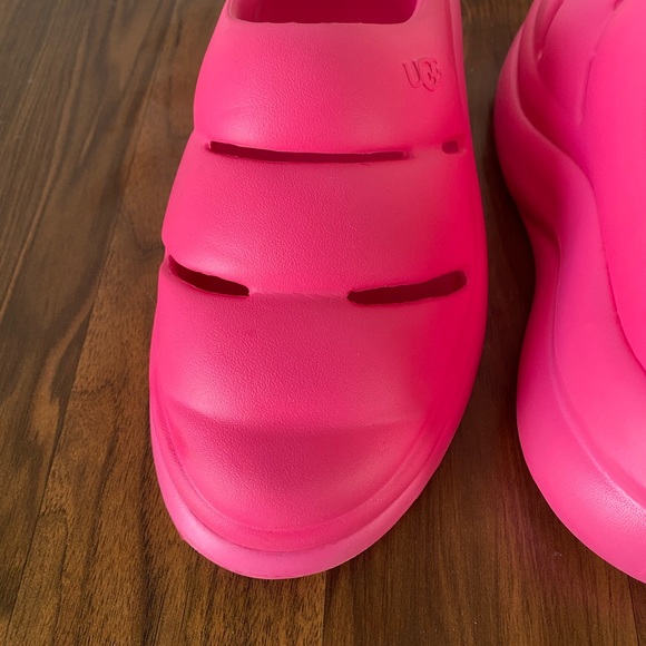 UGG Pink Water Shoes (women’s size 10) - Picture 7 of 10